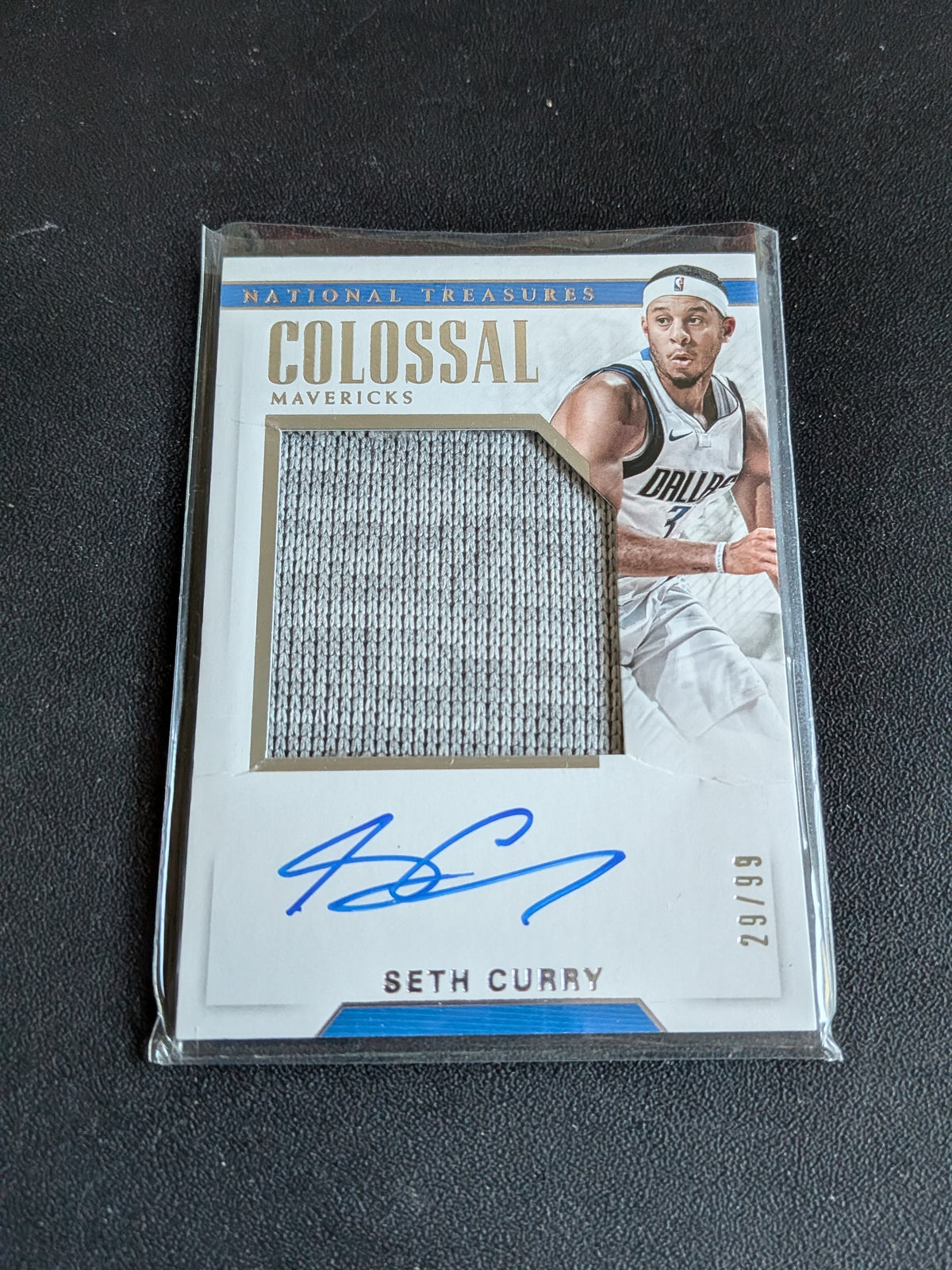 Seth Curry Colossal Jersey Auto 29/99 – National Treasures 2017-18
