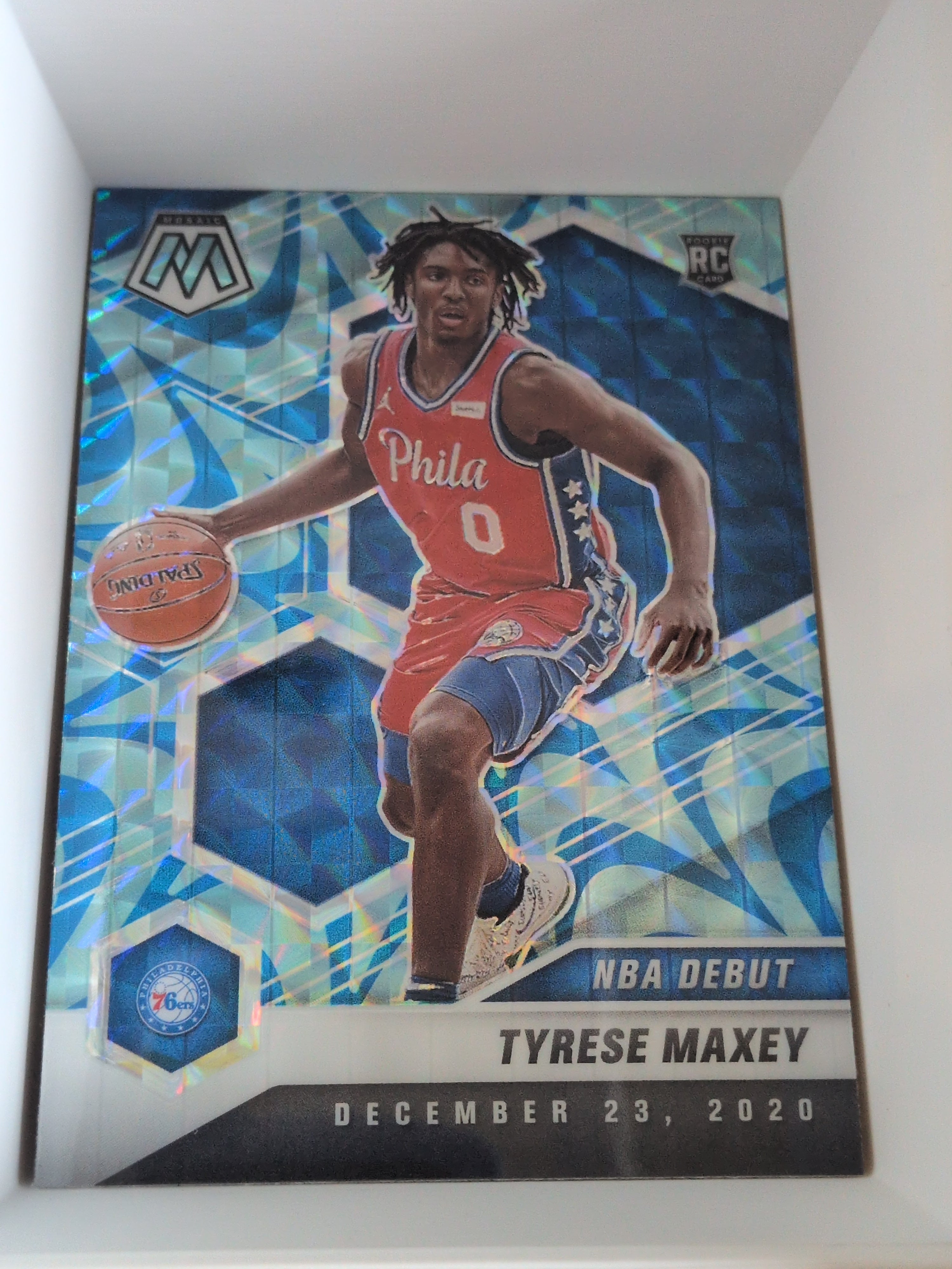 Tyrese Maxey 2020-21 Panini Mosaic Reactive Blue Prizm NBA Debut #263